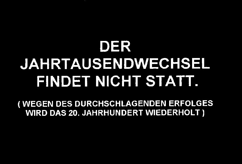 Weiße Schrift auf schwarzem Grund: „DER JAHRTAUSENDWECHSEL FINDET NICHT STATT.“ Darunter die Begründung, das 20. Jahrhundert werde wiederholt.