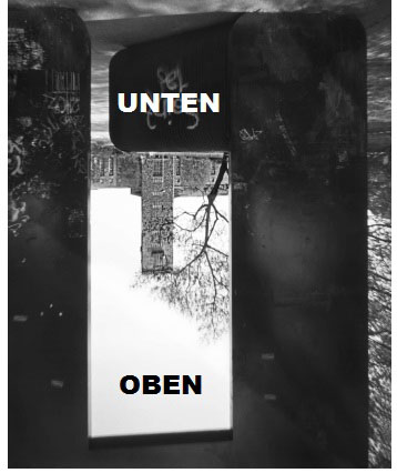 Schwarz-weiße Bildtafel mit umgedrehter Architekturaufnahme und den Aufschriften „UNTEN“ und „OBEN“.