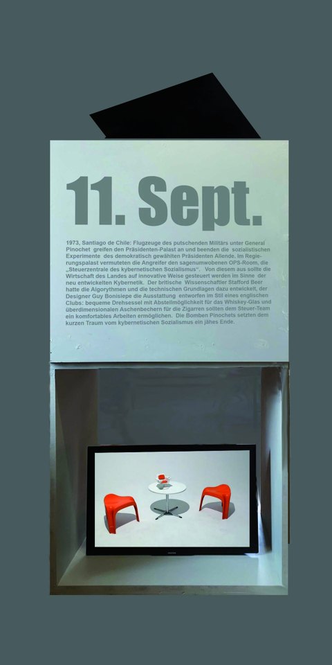 Helle Tafel mit der Überschrift „11. Sept.“, längerem Text und einem kleinen Bildschirm darunter.