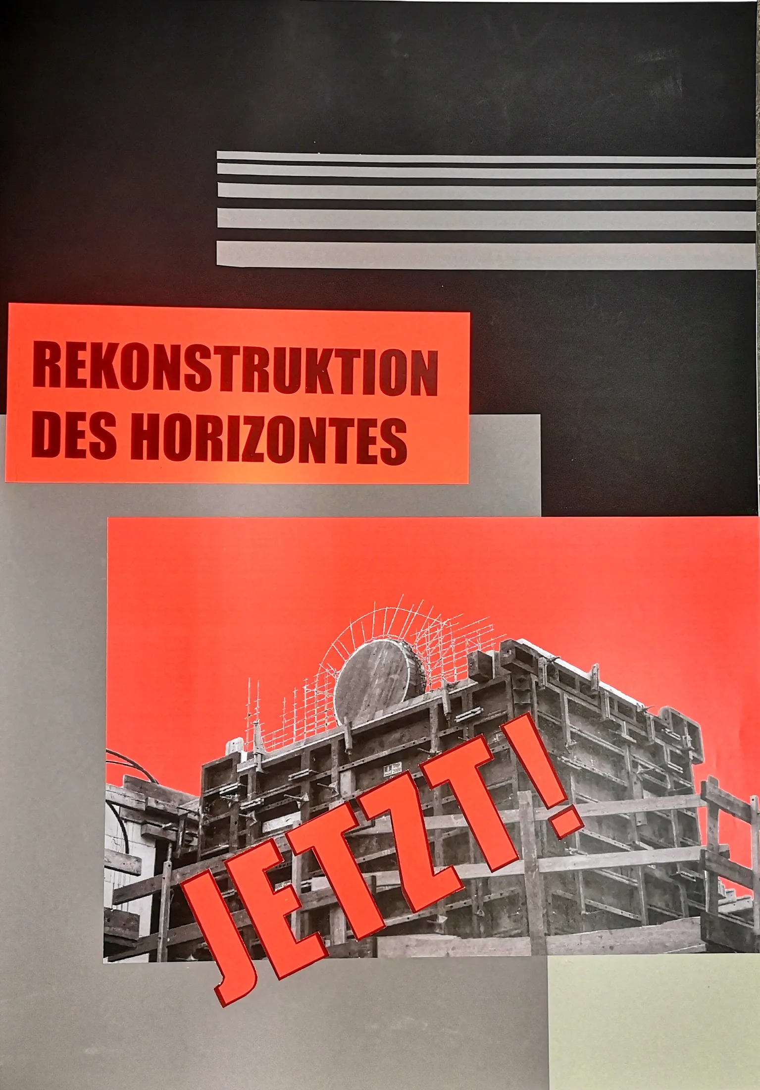 Gebäudefotografie vor roten und schwarzen Flächen mit „Rekonstruktion des Horizontes“ und „Jetzt!“.