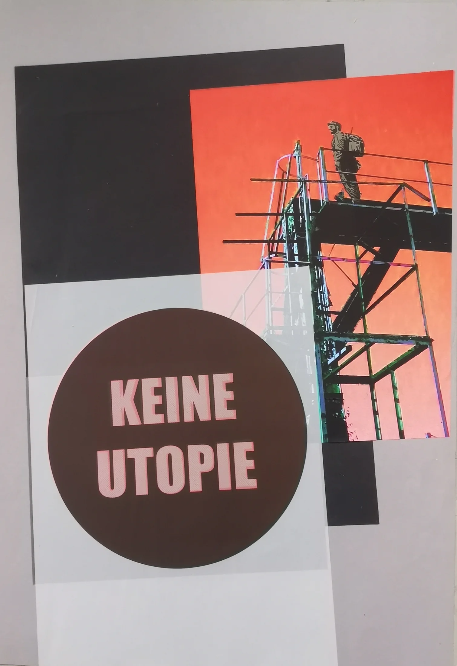 Collage mit Gerüstfotografie, roten und grauen Flächen und der Aufschrift „Keine Utopie“.