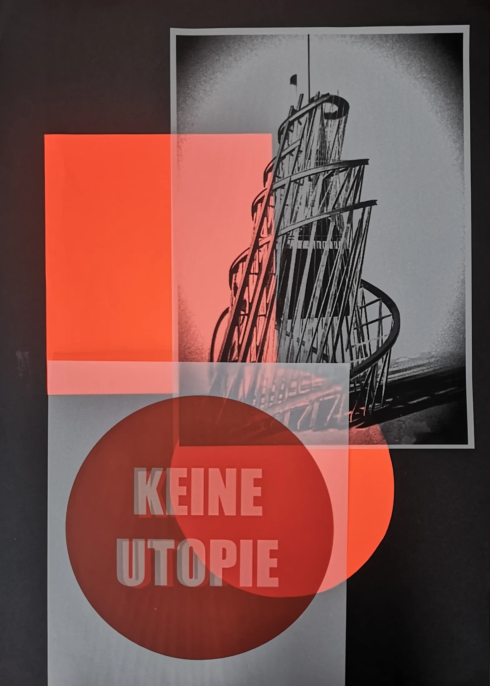 Collage mit Gerüstzeichnung vor dunklem Grund und der Aufschrift „Keine Utopie“.