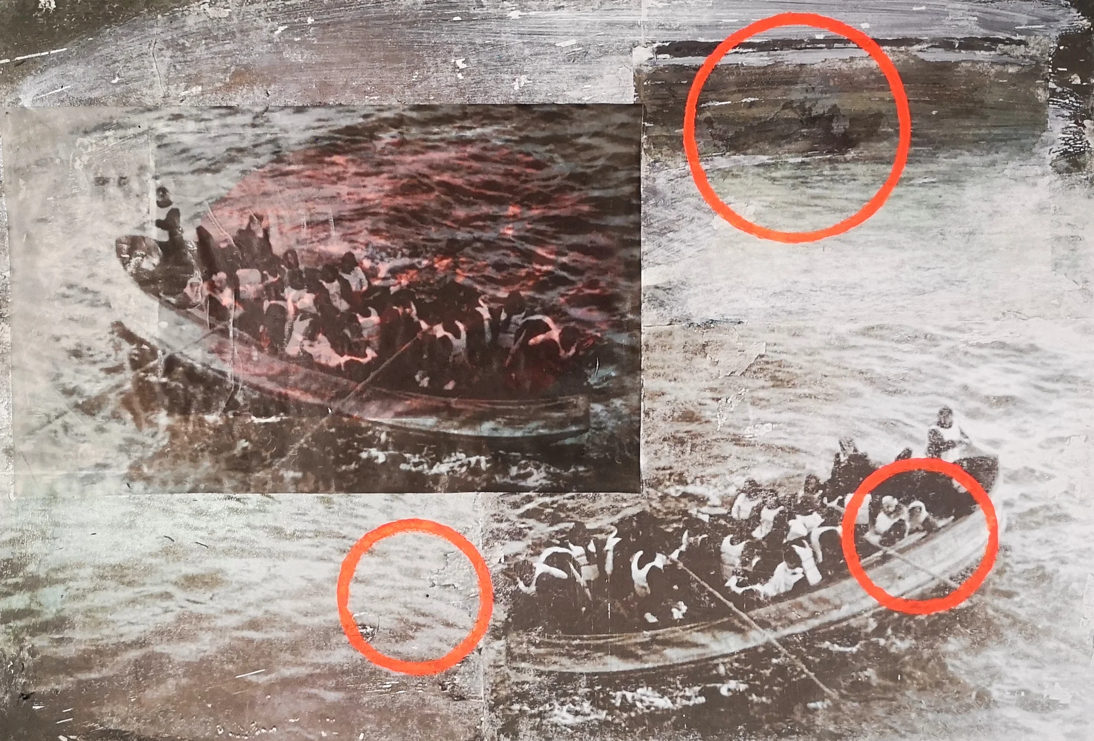 Fototransferarbeit mit roter Kreislinie oben und drei kleinen roten Kreislinien unten.
